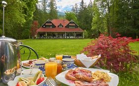 Wedgwood Manor And Glamping Retreat